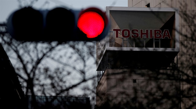 Ekonomik sorunlar yaşayan Toshiba, çıkış yolunu birimlerini satmakta buldu.