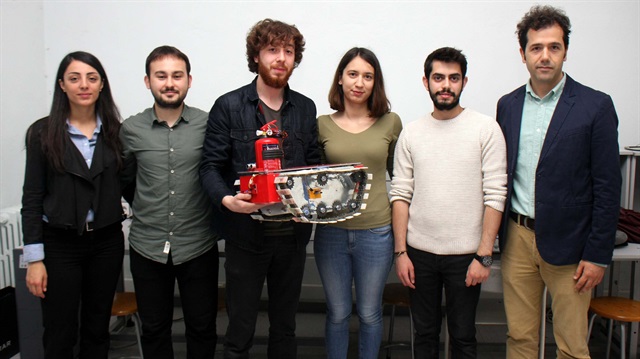 طلاب أتراك يبتكرون "روبوت" لمكافحة الحرائق