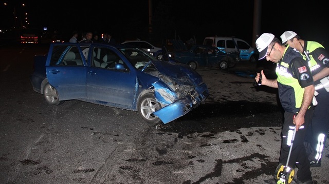 Kütahya’da 2 otomobil çarpıştı: 9 yaralı