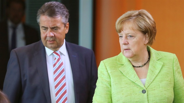 Almanya Başbakanı Angela Merkel ve Dışişleri Bakanı Sigmar Gabriel