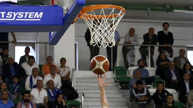 Kadınlar Basketbol Ligi'nin yeni ekibi Bornova Beckerspor, başantrenör Ceyhun Yıldızoğlu ile 1 yıllık sözleşme imzaladı.