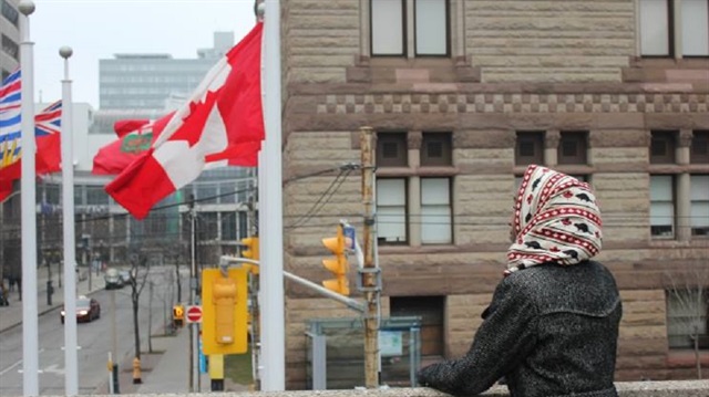 كندا.. مسلمات يقاضين شركة طردتهن بسبب الحجاب