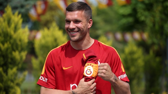 Galatasaray'dan 2.6 milyon euro bonservis bedeli karşılığında ayrılan Podolski, gelecek sezon Japon liginde forma giyecek. 