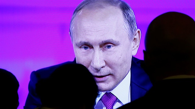 Rusya Devlet Başkanı Putin, 'Direkt Hat' programında 4 saat boyu halkın sorularını cevapladı. 