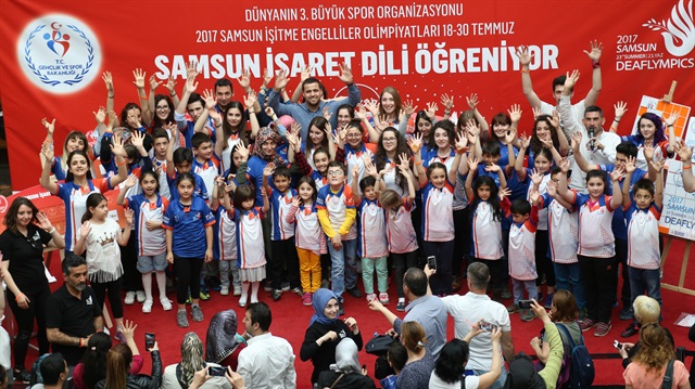 آلاف الأتراك يتعلمون لغة الإشارة الدولية استعدادًا لاستضافة "أولمبياد الصم"