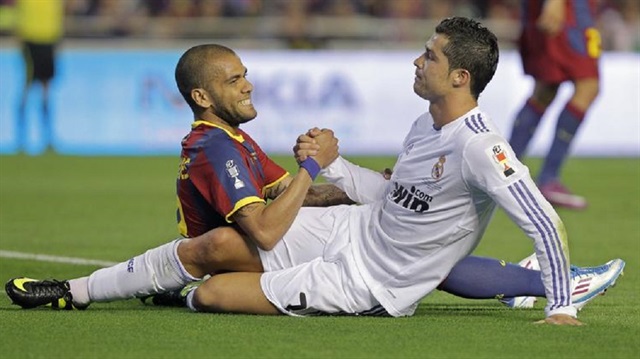 Alves, sık sık eleştirdiği Ronaldo'yu bu kez övdü.