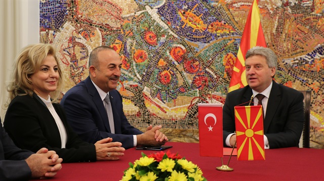 جاويش أوغلو يلتقي الرئيس المقدوني في سكوبيه