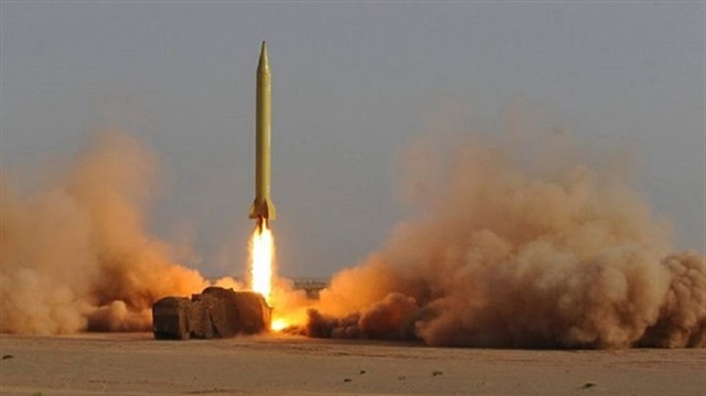 ​İran füzelerini denedi