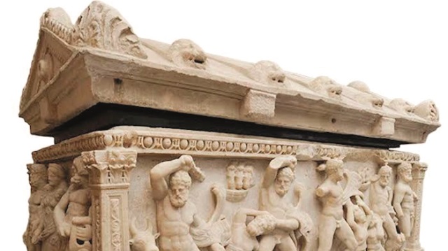 3 ton ağırlığındaki l ahit , Antalya İli, Aksu İlçesi sınırları içerisinde yer alan Perge antik kentinden yurt dışına kaçırılmıştı.