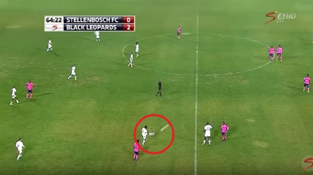 Güney Afrika'da Stellenbosch FC ile Black Leopards arasındaki maçta atılan gol ve sonrasında yaşananlar futbol kamuoyunda tartışma çıkardı. 