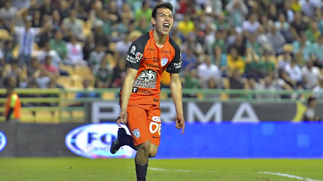 Lozano, Meksika'da geleceğin yıldızı olarak lanse ediliyor. Tekniğiyle dikkat çeken futbolcu, bu sezon çıktığı 30 resmi maçta 18 gol atarken 7 de asist yapma başarısı gösterdi.