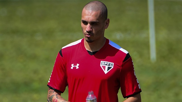Maicon, 2016-2017 sezonu transfer döneminde Porto'dan Sao Paulo'ya 12 milyon Euro karşılığında transfer olmuştu.