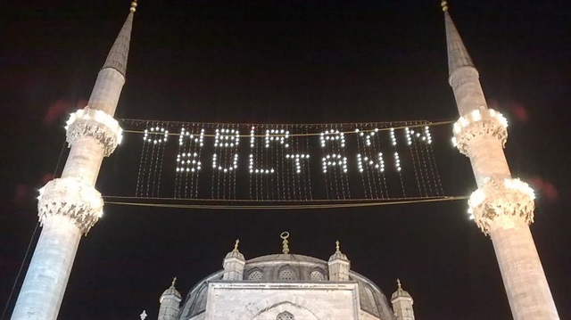 المحيا.. جمل ضوئية تزدان بها مساجد تركيا في رمضان
