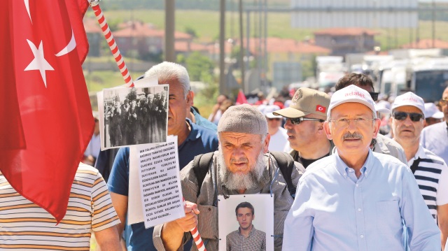 Baba Veysel Kılıç,Kemal Kılıçdaroğlu’yla birlikte yürüdü.