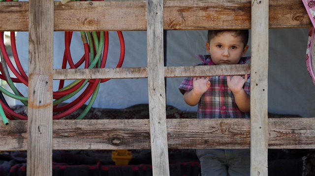 Lübnan'ın yaklaşık 5 milyon nüfusuna karşılık ülkede çoğunluğu Suriyeli olmak üzere 2 milyondan fazla mülteci yaşıyor.