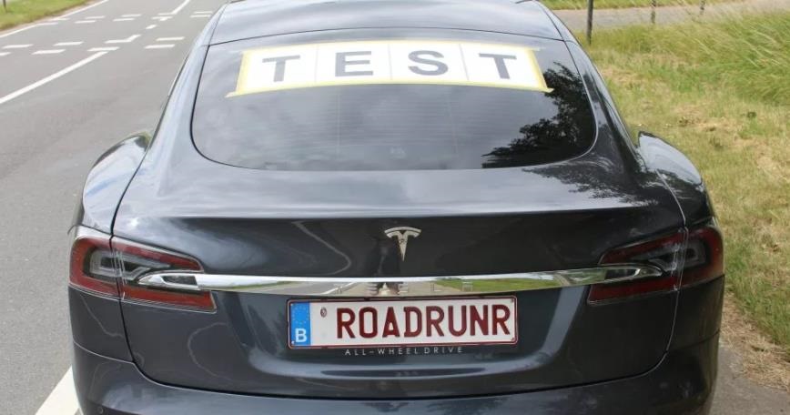 tesla model s tam dolu batarya ile 900