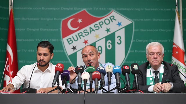 Bursaspor'un imza törenini canlı yayınlayan menajer Doğan Trabzonsporlu bir taraftarın sorusuna cevap verdi. 