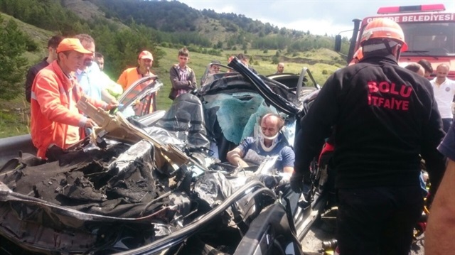 Karabük Haber: Karabük Gerede yolunda otomobilin tıra arkadan çarpması sonucu meydana gelen trafik kazasında bir kişi hayatını kaybetti 2 kişi yaralandı.
