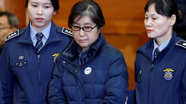 Eski Devlet Başkanı Park'ın yakın dostu Choi Soon hapis cezasına çarptırıldı. 