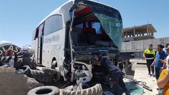 Mardin'de yolcu otobüsü ile TIR çarpıştı: 12 yaralı! 