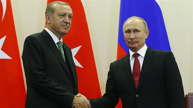 Turkish President Recep Tayyip Erdoğan (L) and Russian counterpart Vladimir Putin (R)