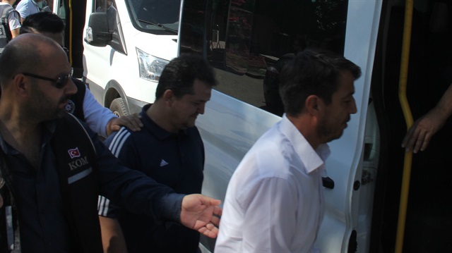 
Adana merkezli 3 ilde, Fetullahçı Terör Örgütü/Paralel Devlet Yapılanması (FETÖ/PDY) soruşturması kapsamında gözaltına alınan 12 kişi adliyeye gönderildi.
