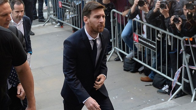 Lionel Messi'nin hapis cezası para cezasına çevrildi.