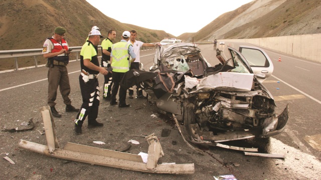 Erzincan'da meydana gelen kazada 5 kişi hayatını kaybetti.