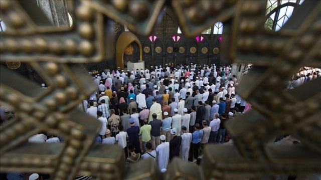 المسلمون يصلون العيد في عدة بلدان إسلامية وأوروبية