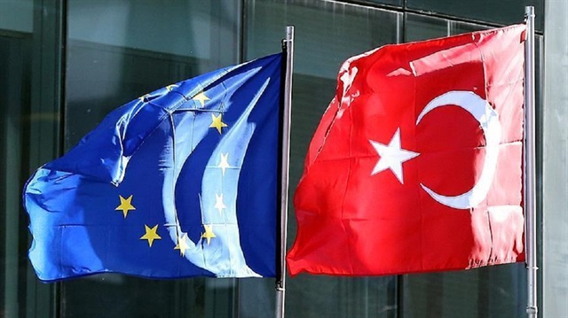 خبراء: نظرة المجتمع التركي للاتحاد الأوروبي تغيرت