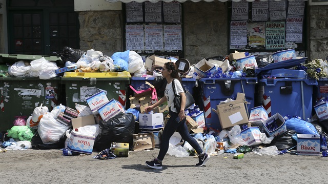 Yunanistan'da temizlik işçilerinin grevi sürüyor

