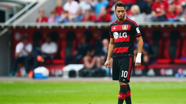 Cezası sebebiyle sezonun ikinci yarısında forma giyemeyen Hakan Çalhanoğlu'nun transfer döneminde Leverkusen'den ayrılması bekleniyor. 
