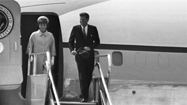 Jacqueline Kennedy Onassis’e ait kol saati, New York’taki açık artırmada 1.3 milyon liraya satıldı.