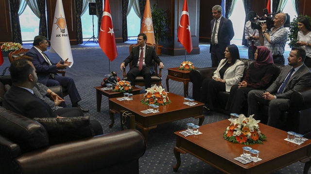 AK Parti'yi ilk olarak CHP Genel Sekreteri Kamil Okyay Sındır başkanlığındaki heyet ziyaret etti.