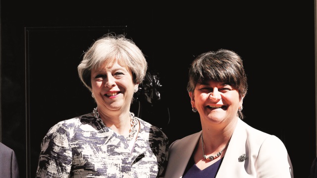 Theresa May ve Arlene Foster