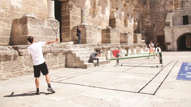 ​Aspendos Antik Tiyatrosu'nda tenis