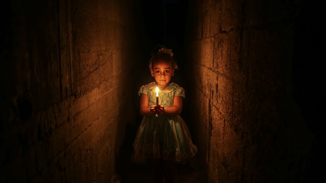 Günde 20 saat elektriğin olmadığı Gazze'de yaşam.