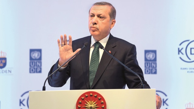 Hükümet, Cumhurbaşkanı Recep Tayyip Erdoğan'ın her fırsatta eleştirdiği büyümenin, yatırımın önündeki en büyük engel olan faiz yarışını önlemek için harekete geçti. 