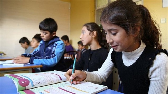 باحثة تركية: معدل التحاق الأطفال السوريين بالمدارس التركية ارتفع بنسبة 100 %