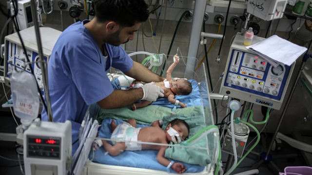 Sağlık Bakanlığı Sözcüsü Dr. Ashraf el Qudra ise, 113 çocuğun acil tıbbi transfere ihtiyacı olduğunu söyledi. 
