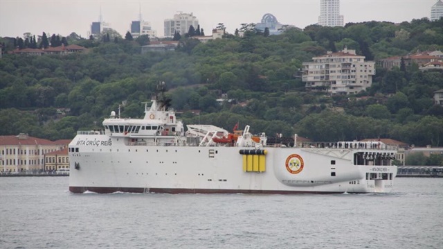 سفينة تركية تجري أبحاثًا جيولوجية في البحر الأسود