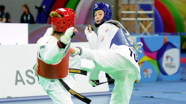 Zeliha Ağrıs, Tekvando Şampiyonası'nda 53 kiloda Rus rakibini finalde yenerek dünya şampiyonu oldu.