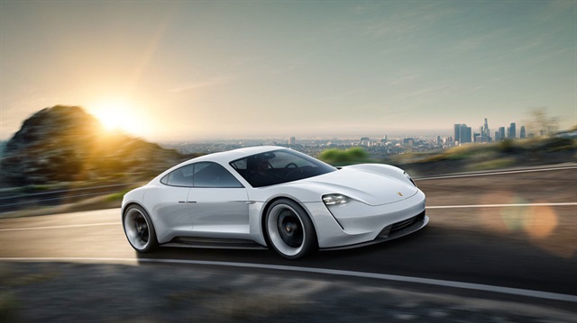 Porsche'tan elektrikli otomobiller için çok önemli karar!