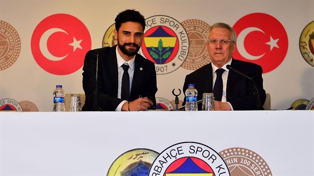 Mehmet Ekici Fenerbahçe ile 3 yıllık sözleşme imzaladı.