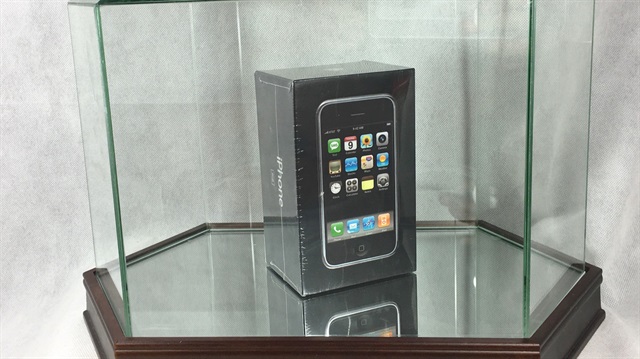 Apple'ın ilk akıllı telefonu iPhone 2G, Ocak 2007'de Steve Jobs tarafından tanıtılmıştı.