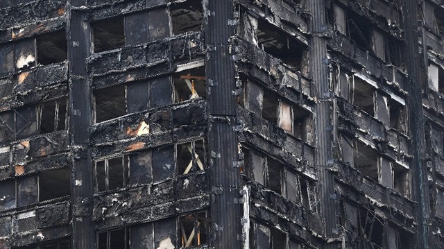 Londra'da 24 katlı binada yangın çıkmış çok sayıda kişi hayatını kaybetmişti