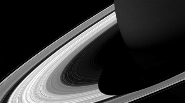 Fotoğraf, 31 Mart 2017 tarihinde, Satürn'e yaklaşık 1 milyon kilometre mesafeden çekildiği belirtildi.