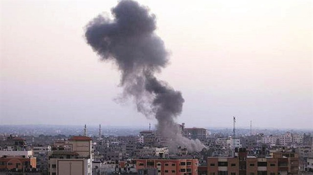 ​İsrail Gazze şeridini bombaladı