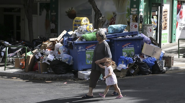 Yunanistan'da temizlik işçilerinin grevde olmasından dolayı çöpler toplanamıyor