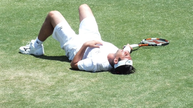 Kıbrıslı tenisçi Marcos Baghdatis 50 dereceyi aşan sıcaklığa dayanamayıp baygınlık geçirdi.